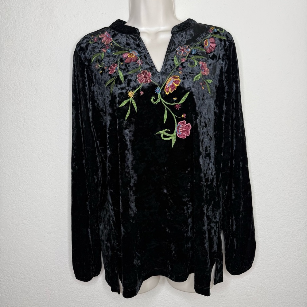 Belle Boho by Kim Gravel Crushed Velvet Embroidered Top Black Medium NWOT
